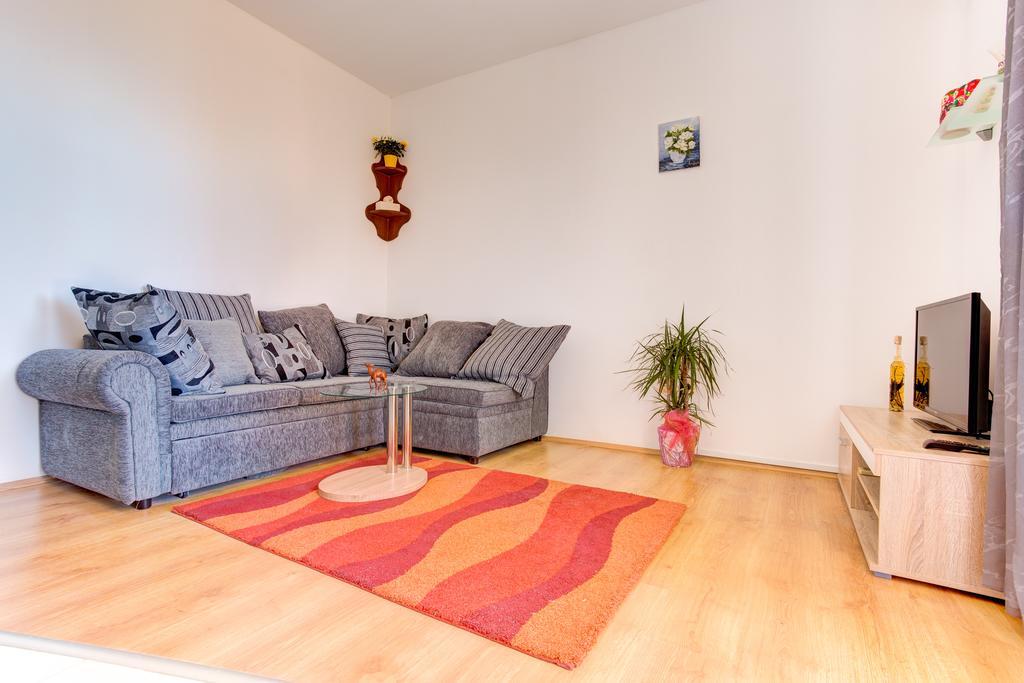 Apartment Ema Podstrana Ruang foto