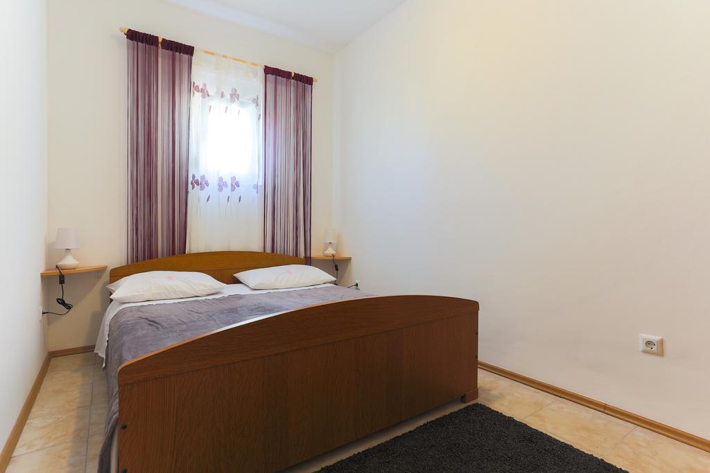 Apartment Ema Podstrana Ruang foto