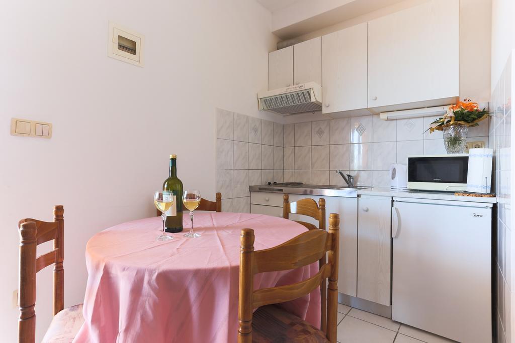 Apartment Ema Podstrana Ruang foto